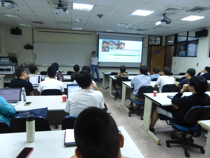 2018.04.25 Prof. Jinquan Xu Genome-X: what AI can do for precision medicine-Academic Communication Series SpeechImage