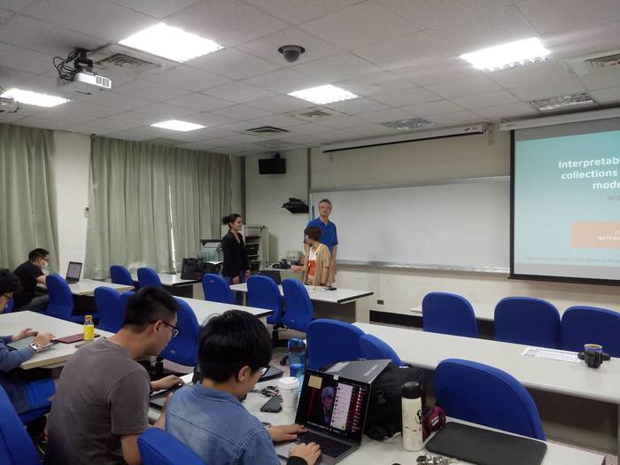 Tree-based Methods for Clustering Time Series Using Domain-Relevant Attributes 相簿圖片