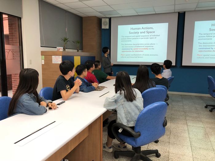 108/05/02 Interpretable Spatiotemporal Learning to Forecast Human-Societal Activity相簿圖片