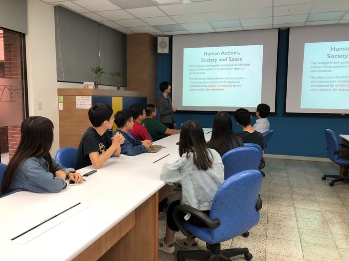 108/05/02 Interpretable Spatiotemporal Learning to Forecast Human-Societal Activity相簿圖片