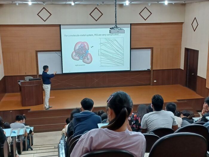 111/03/30Electron Transfer Dynamics Coupled To Surface Plasmons: Challenges When We Have Lots of Electronic Excited States相簿圖片