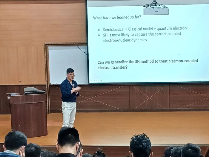 111/03/30Electron Transfer Dynamics Coupled To Surface Plasmons: Challenges When We Have Lots of Electronic Excited States相簿圖片