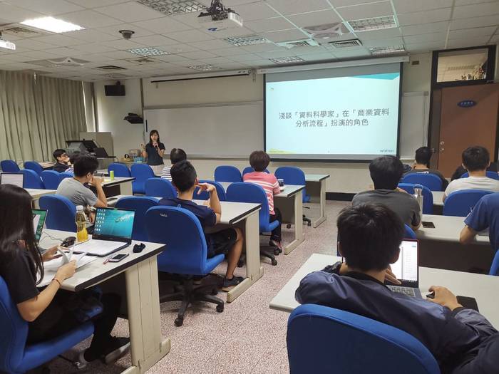 1081031淺談「資料科學家」在「商業資料分析流程」 扮演的角色圖片