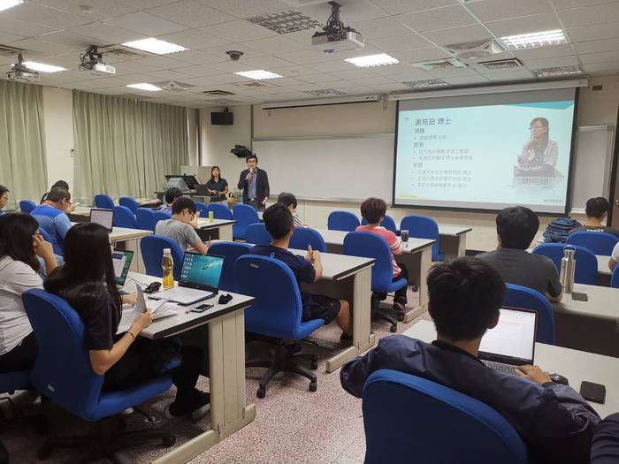 1081031淺談「資料科學家」在「商業資料分析流程」 扮演的角色圖片