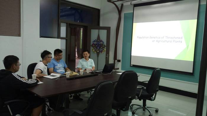 2017.11.22 Professor Jiang Youzhong, Department of Biosciences, Population Genetics of Threatened or Agricultural Plants-Academic Communication Series SpeechImage