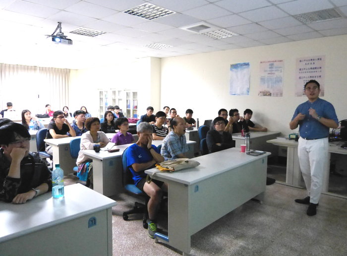 Spatial Regression Model Selection When Covariates and Random Effects Are Correlated相簿圖片